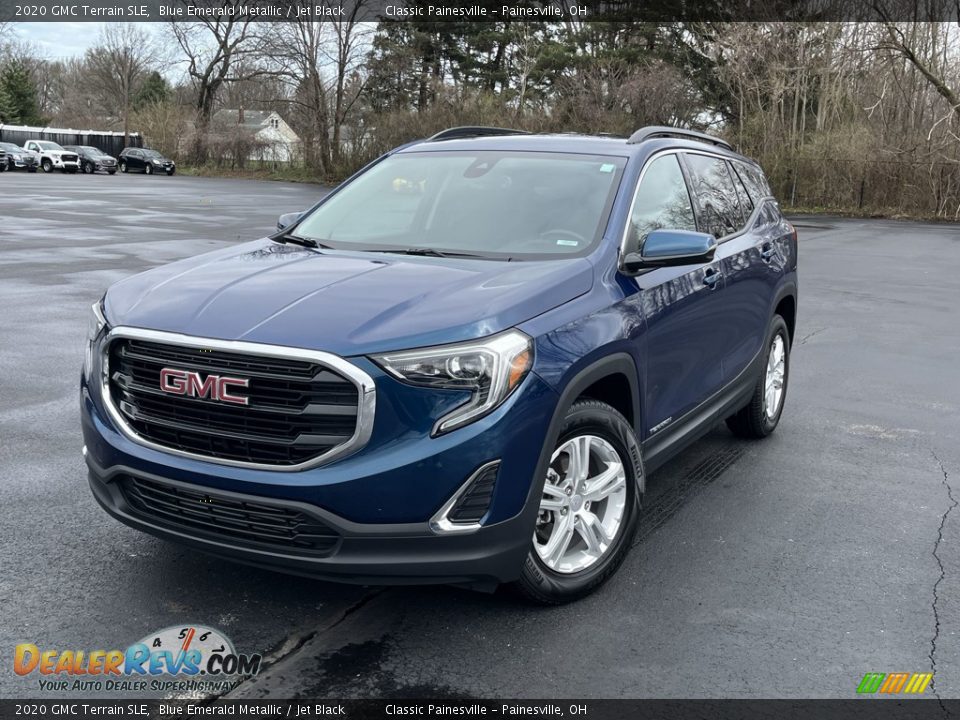 Front 3/4 View of 2020 GMC Terrain SLE Photo #1