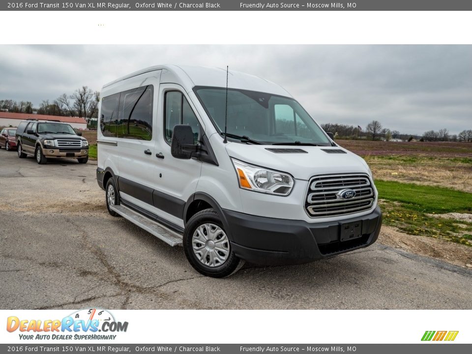 Front 3/4 View of 2016 Ford Transit 150 Van XL MR Regular Photo #1