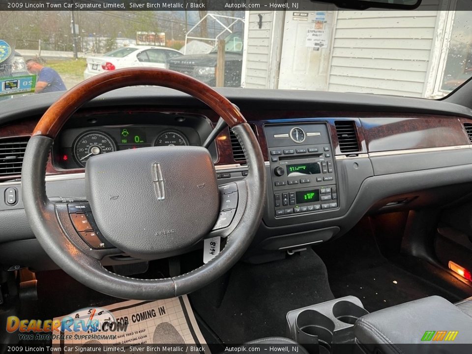 2009 Lincoln Town Car Signature Limited Silver Birch Metallic / Black Photo #21