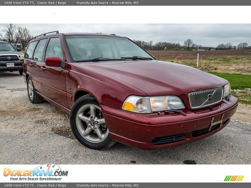 Front 3/4 View of 1998 Volvo V70 T5 Photo #1