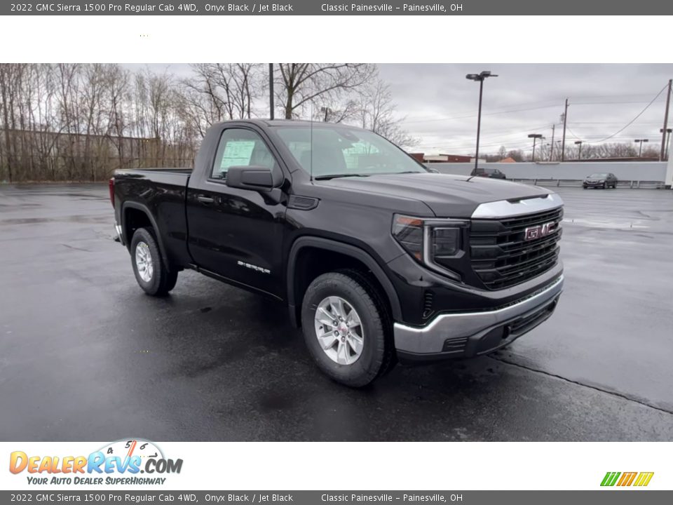 Front 3/4 View of 2022 GMC Sierra 1500 Pro Regular Cab 4WD Photo #2