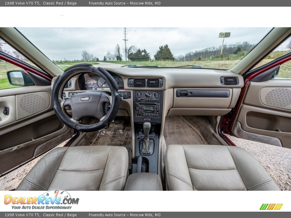 Front Seat of 1998 Volvo V70 T5 Photo #26