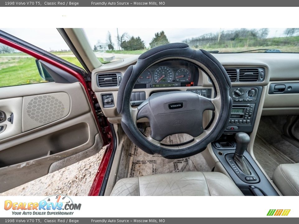 1998 Volvo V70 T5 Classic Red / Beige Photo #27