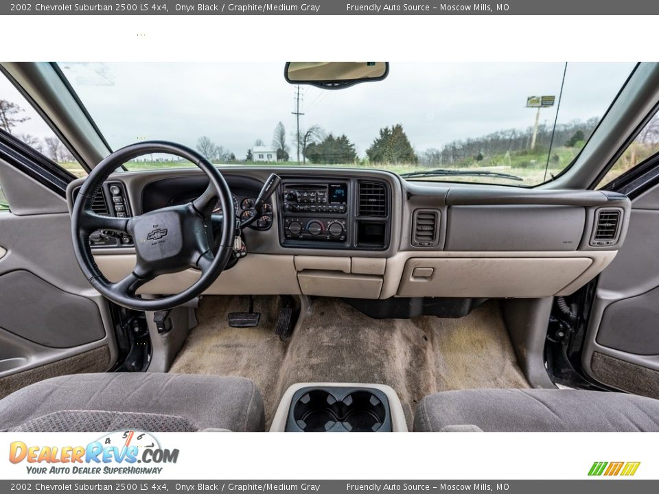 Dashboard of 2002 Chevrolet Suburban 2500 LS 4x4 Photo #27