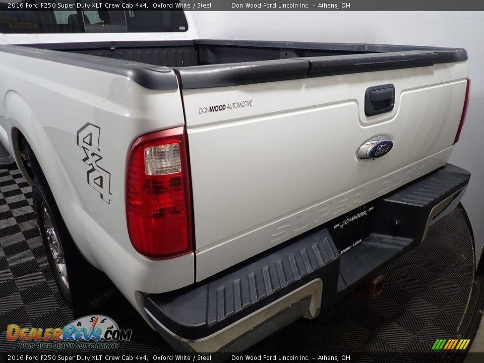 2016 Ford F250 Super Duty XLT Crew Cab 4x4 Oxford White / Steel Photo #11