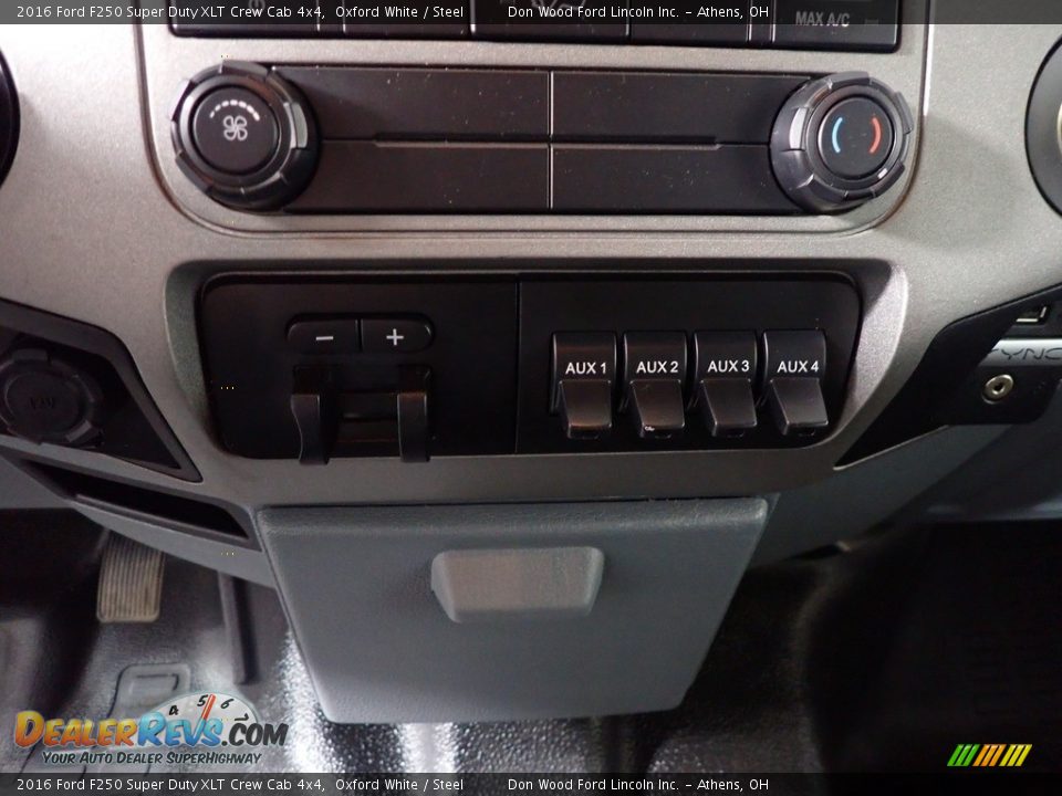 2016 Ford F250 Super Duty XLT Crew Cab 4x4 Oxford White / Steel Photo #28