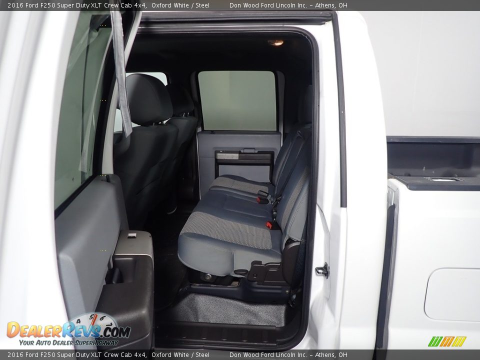 2016 Ford F250 Super Duty XLT Crew Cab 4x4 Oxford White / Steel Photo #32