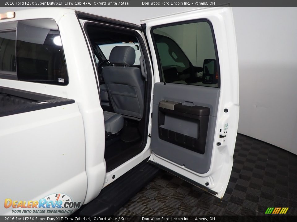2016 Ford F250 Super Duty XLT Crew Cab 4x4 Oxford White / Steel Photo #33