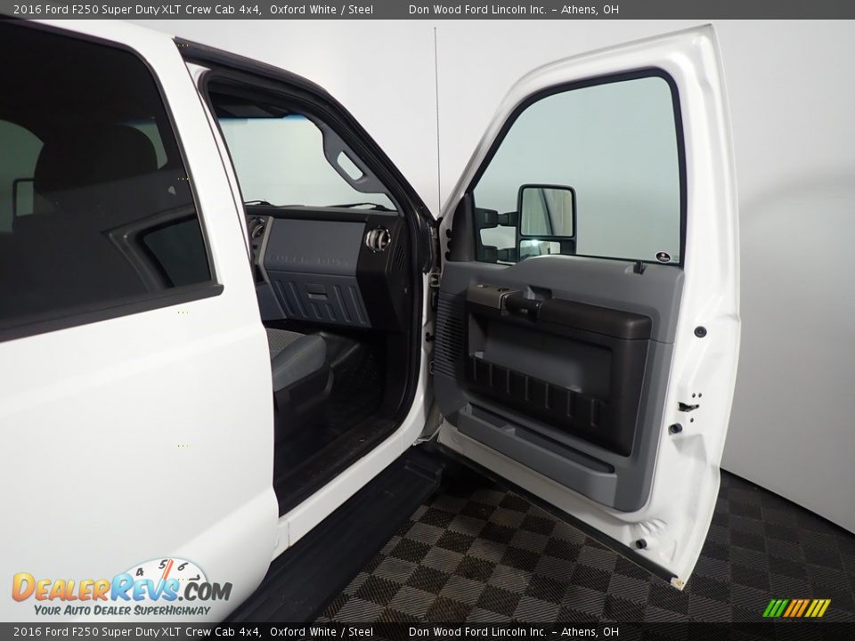 2016 Ford F250 Super Duty XLT Crew Cab 4x4 Oxford White / Steel Photo #35