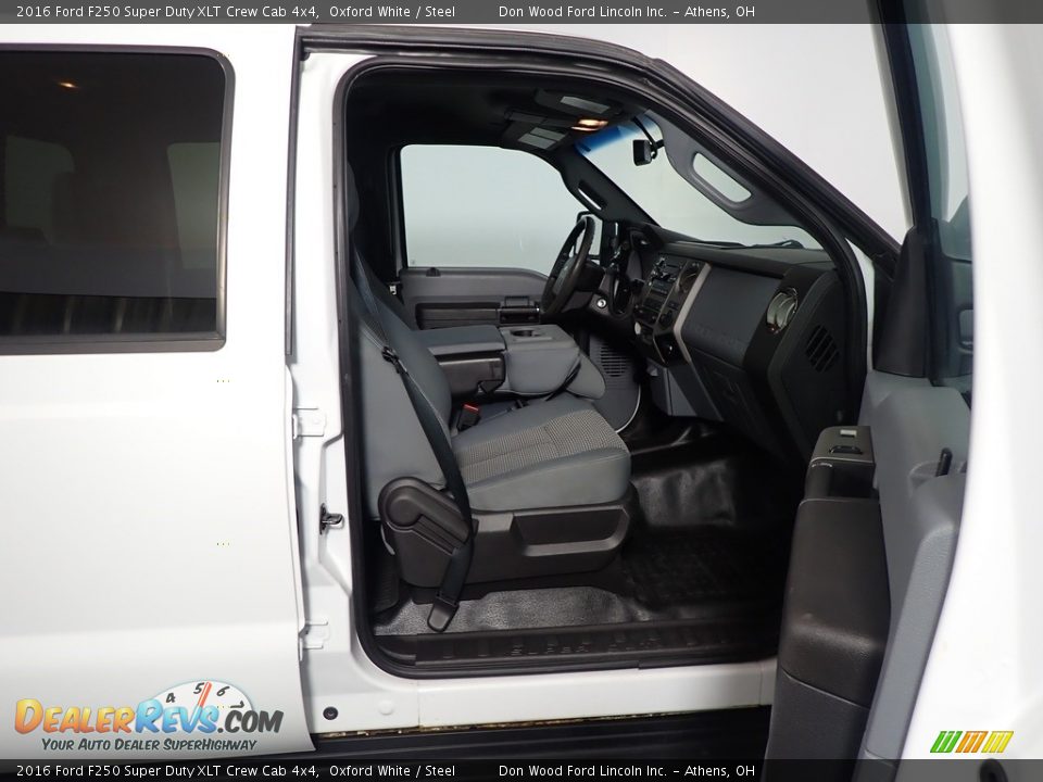 2016 Ford F250 Super Duty XLT Crew Cab 4x4 Oxford White / Steel Photo #36