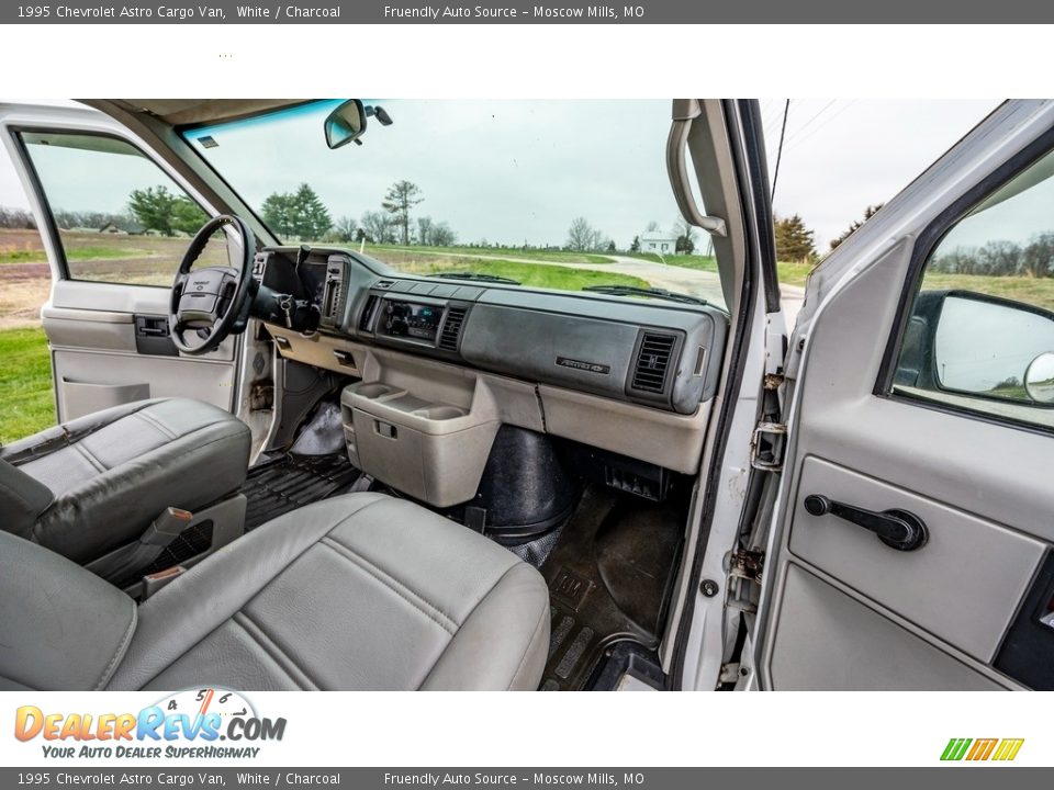 1995 Chevrolet Astro Cargo Van White / Charcoal Photo #24