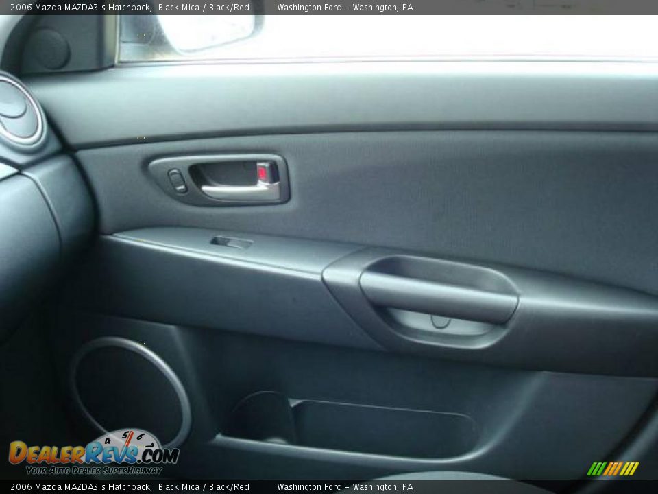 2006 Mazda MAZDA3 s Hatchback Black Mica / Black/Red Photo #17
