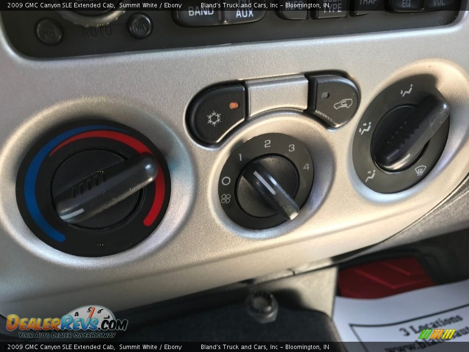 Controls of 2009 GMC Canyon SLE Extended Cab Photo #19