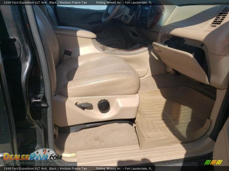1998 Ford Expedition XLT 4x4 Black / Medium Prairie Tan Photo #2