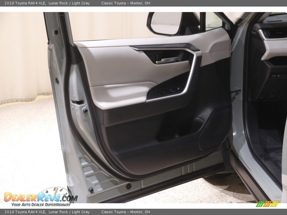 2019 Toyota RAV4 XLE Lunar Rock / Light Gray Photo #4