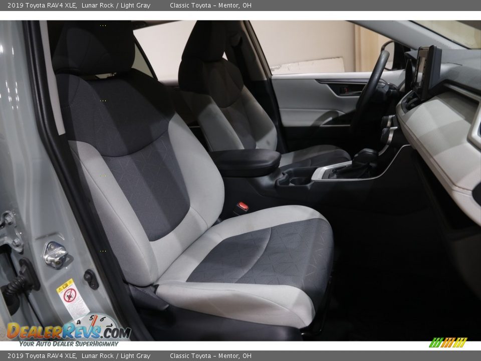2019 Toyota RAV4 XLE Lunar Rock / Light Gray Photo #15