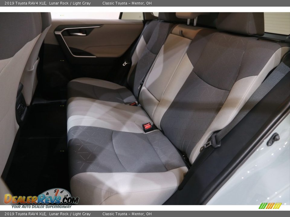 2019 Toyota RAV4 XLE Lunar Rock / Light Gray Photo #17