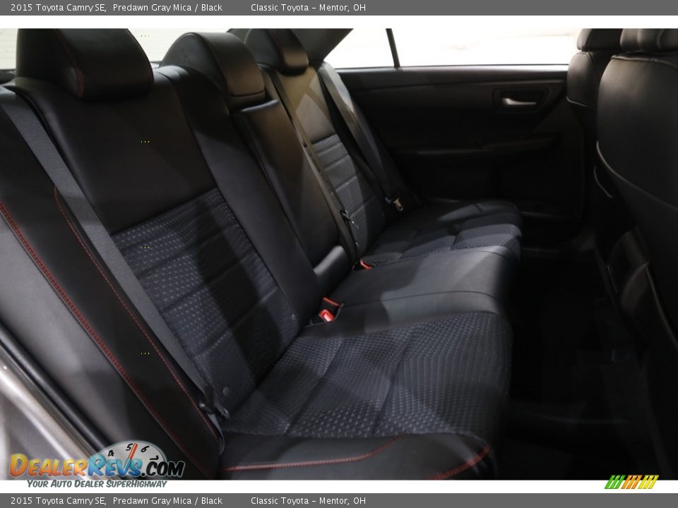 2015 Toyota Camry SE Predawn Gray Mica / Black Photo #16