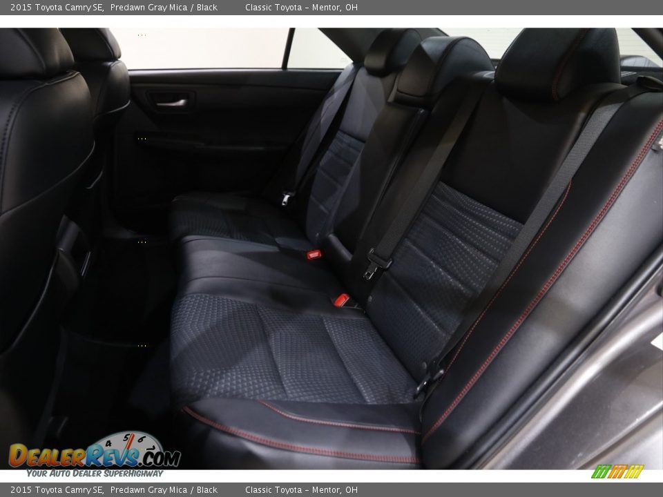 2015 Toyota Camry SE Predawn Gray Mica / Black Photo #17