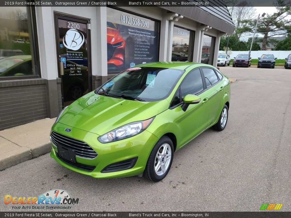 2019 Ford Fiesta SE Sedan Outrageous Green / Charcoal Black Photo #2