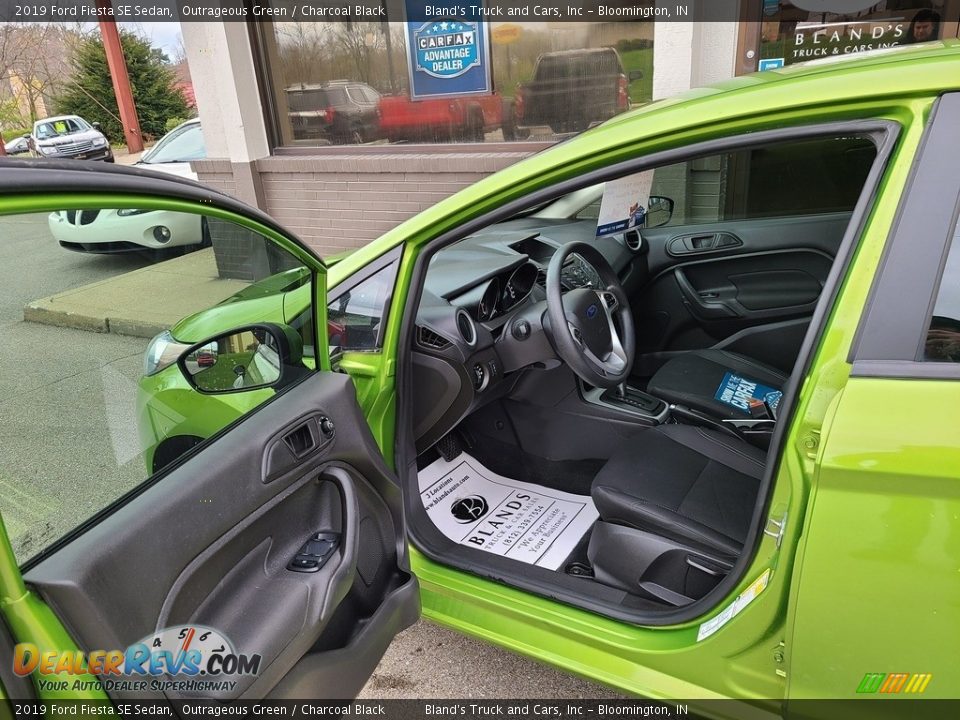 2019 Ford Fiesta SE Sedan Outrageous Green / Charcoal Black Photo #3