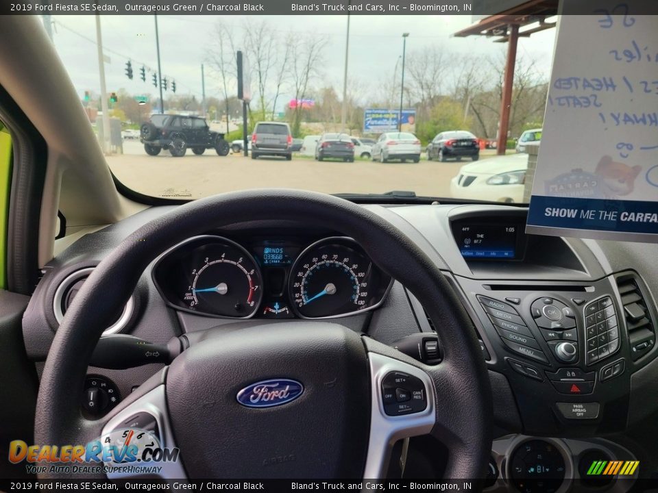 2019 Ford Fiesta SE Sedan Outrageous Green / Charcoal Black Photo #8