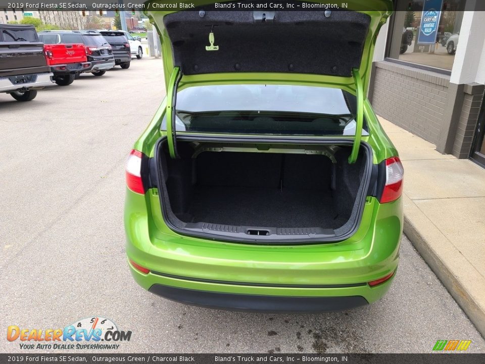 2019 Ford Fiesta SE Sedan Outrageous Green / Charcoal Black Photo #28