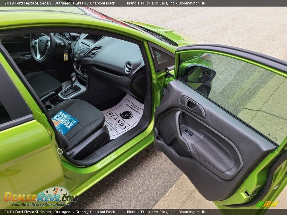 2019 Ford Fiesta SE Sedan Outrageous Green / Charcoal Black Photo #32