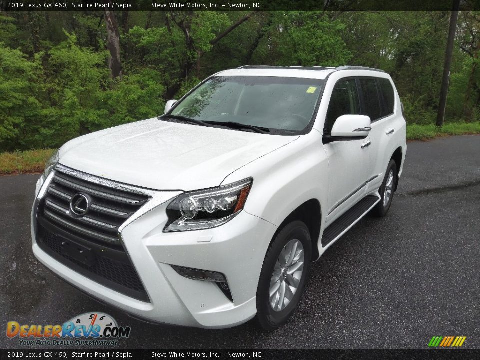 Front 3/4 View of 2019 Lexus GX 460 Photo #3