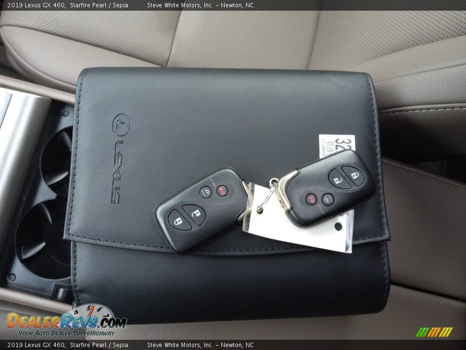 Keys of 2019 Lexus GX 460 Photo #33