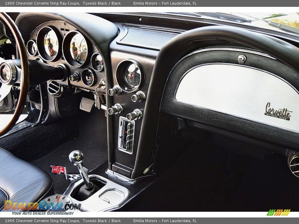 Dashboard of 1966 Chevrolet Corvette Sting Ray Coupe Photo #35