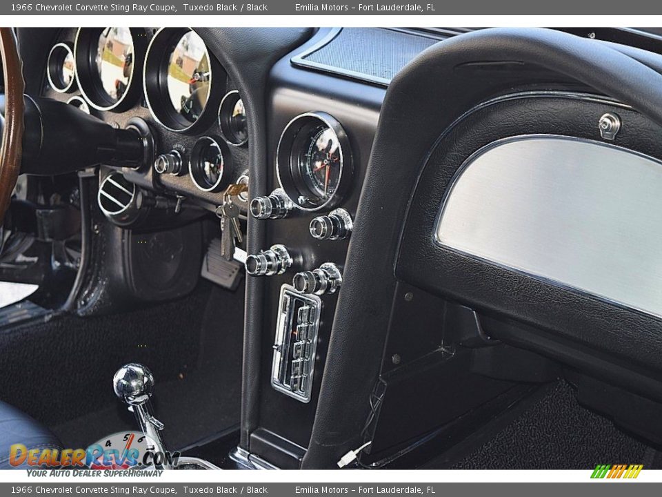 Controls of 1966 Chevrolet Corvette Sting Ray Coupe Photo #39