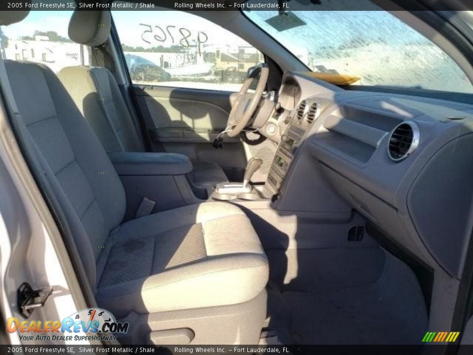 2005 Ford Freestyle SE Silver Frost Metallic / Shale Photo #4