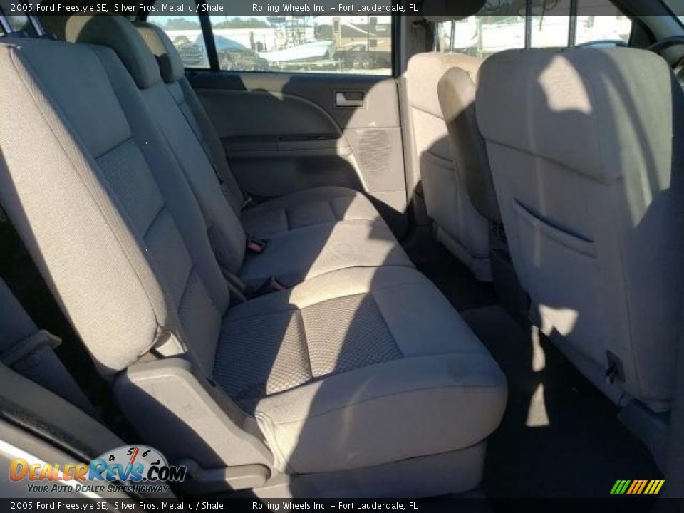 2005 Ford Freestyle SE Silver Frost Metallic / Shale Photo #5