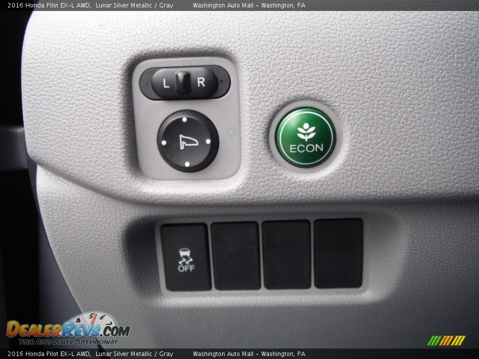 Controls of 2016 Honda Pilot EX-L AWD Photo #17