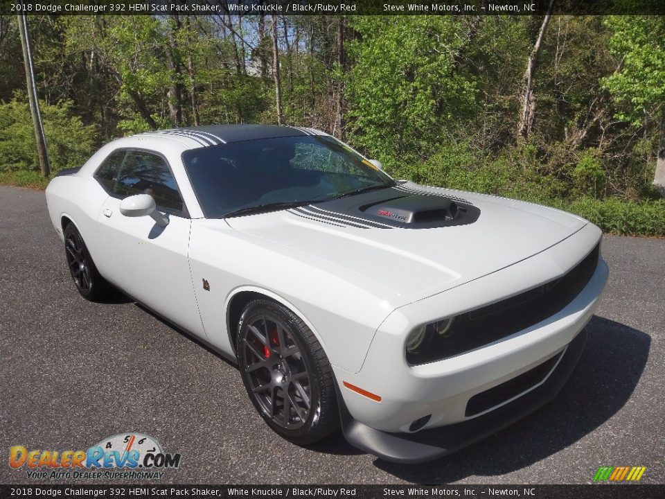 Front 3/4 View of 2018 Dodge Challenger 392 HEMI Scat Pack Shaker Photo #5