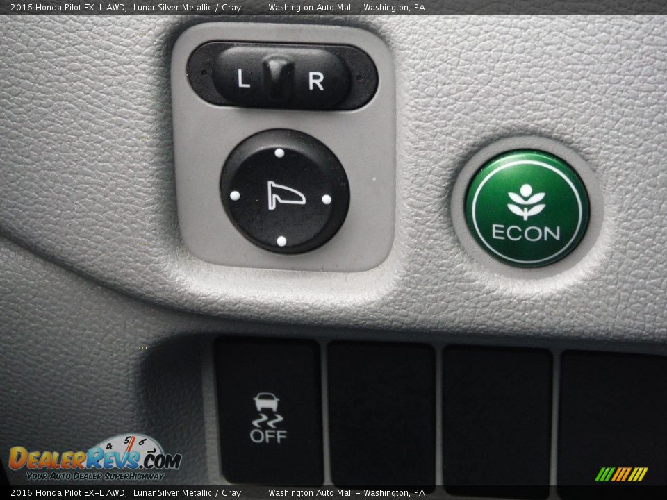 Controls of 2016 Honda Pilot EX-L AWD Photo #25
