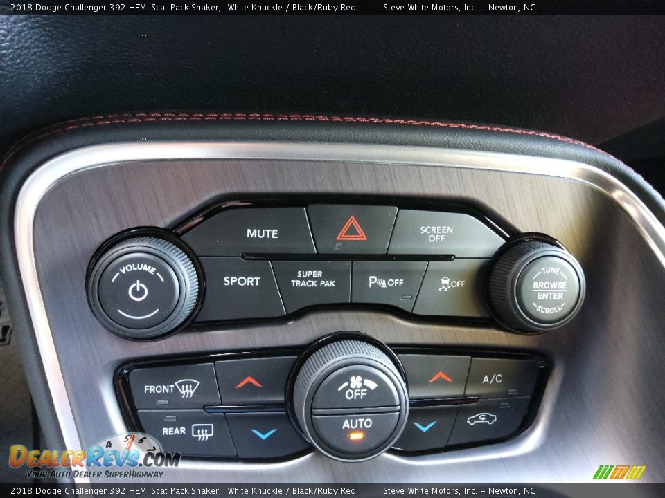 Controls of 2018 Dodge Challenger 392 HEMI Scat Pack Shaker Photo #24