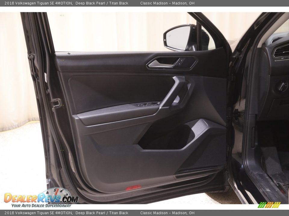 2018 Volkswagen Tiguan SE 4MOTION Deep Black Pearl / Titan Black Photo #4
