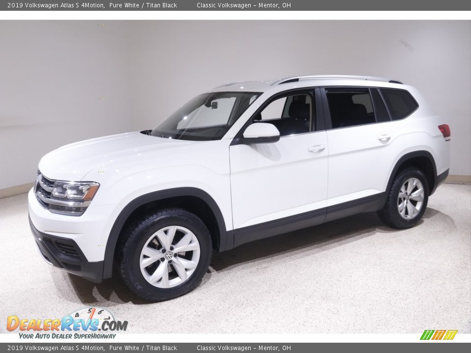 Front 3/4 View of 2019 Volkswagen Atlas S 4Motion Photo #3
