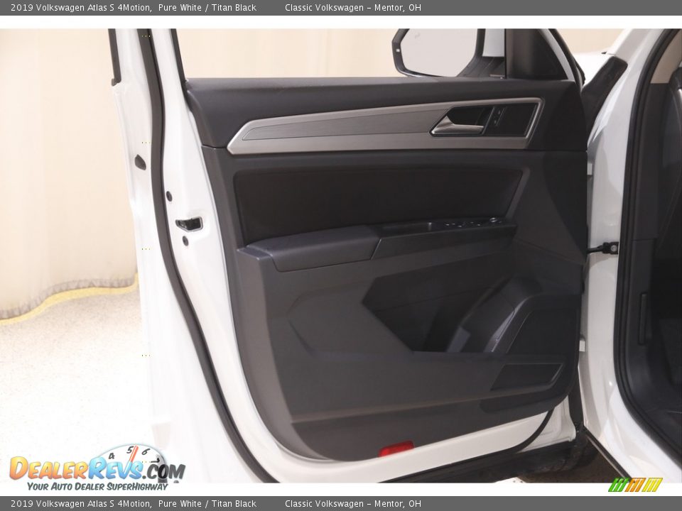 Door Panel of 2019 Volkswagen Atlas S 4Motion Photo #4