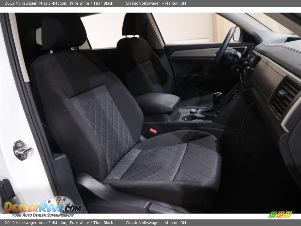 Front Seat of 2019 Volkswagen Atlas S 4Motion Photo #13