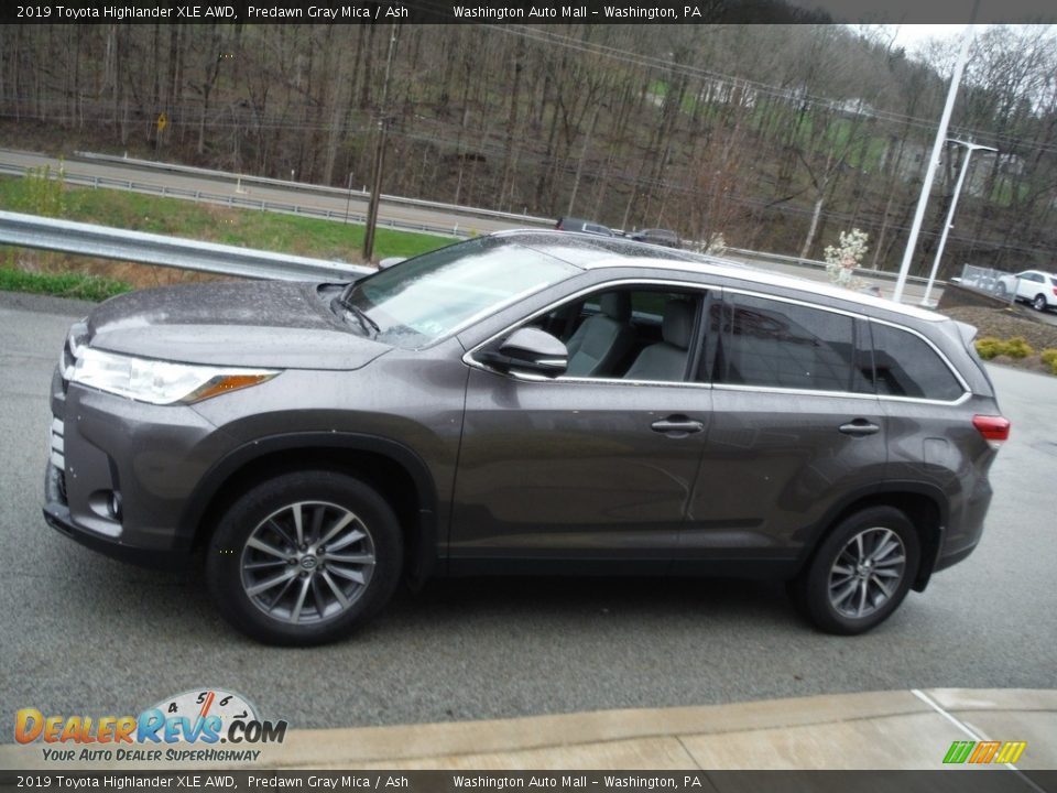 2019 Toyota Highlander XLE AWD Predawn Gray Mica / Ash Photo #13