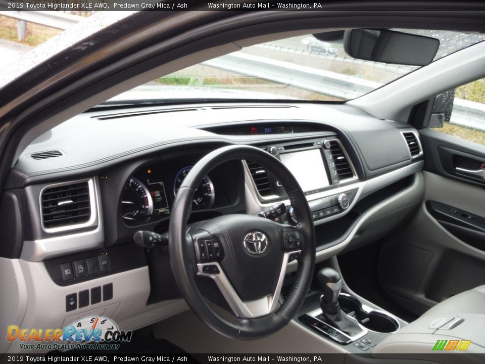 2019 Toyota Highlander XLE AWD Predawn Gray Mica / Ash Photo #20