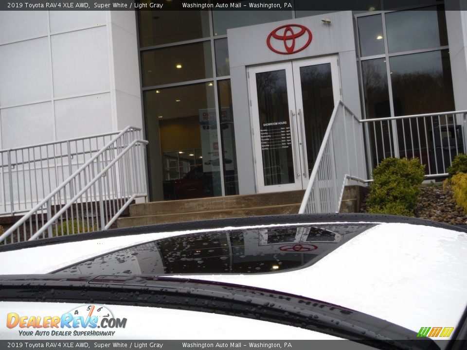 2019 Toyota RAV4 XLE AWD Super White / Light Gray Photo #3