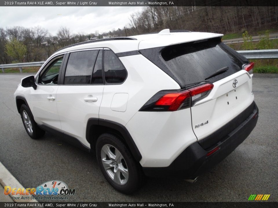 2019 Toyota RAV4 XLE AWD Super White / Light Gray Photo #15