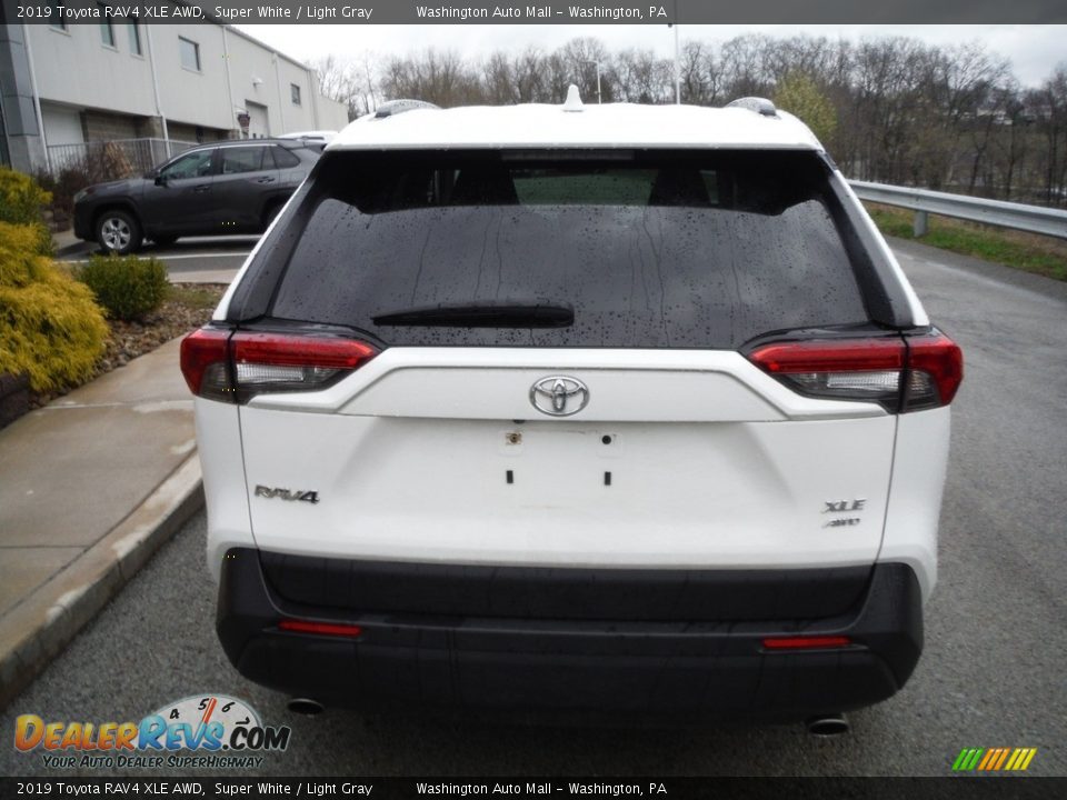 2019 Toyota RAV4 XLE AWD Super White / Light Gray Photo #16