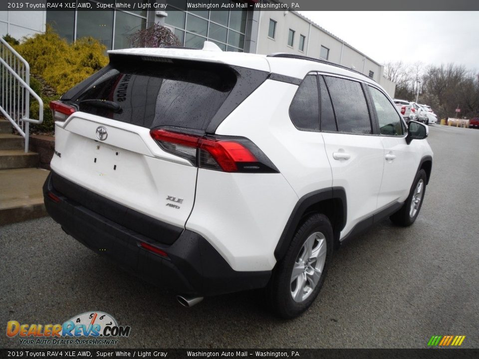 2019 Toyota RAV4 XLE AWD Super White / Light Gray Photo #17