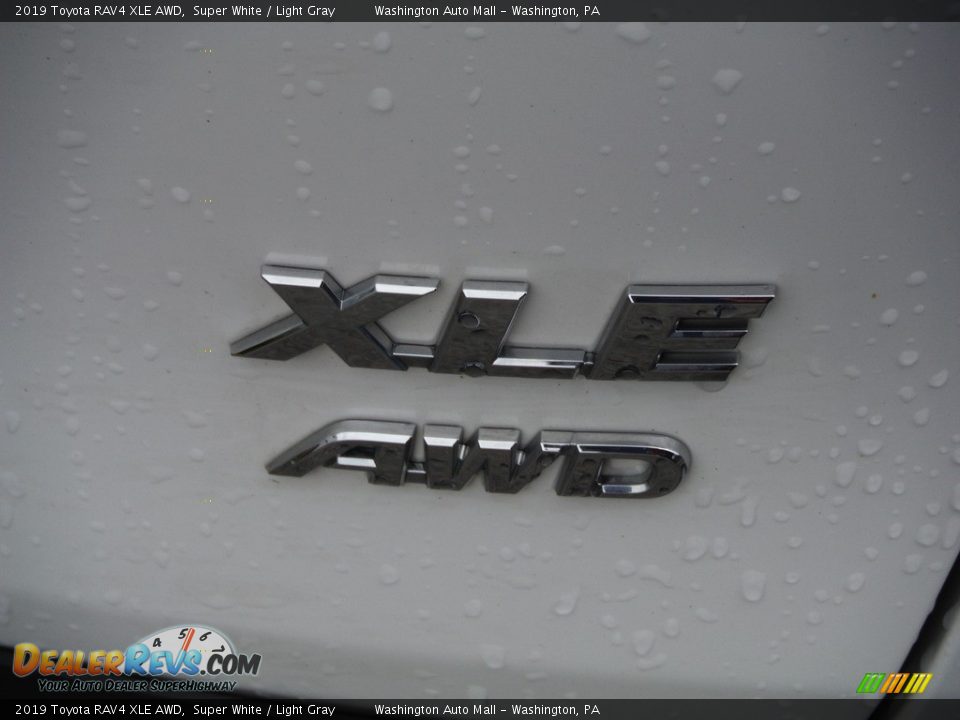 2019 Toyota RAV4 XLE AWD Super White / Light Gray Photo #18