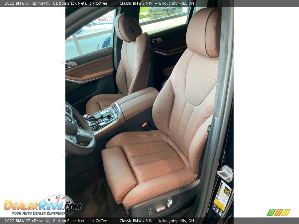 Front Seat of 2022 BMW X7 xDrive40i Photo #4